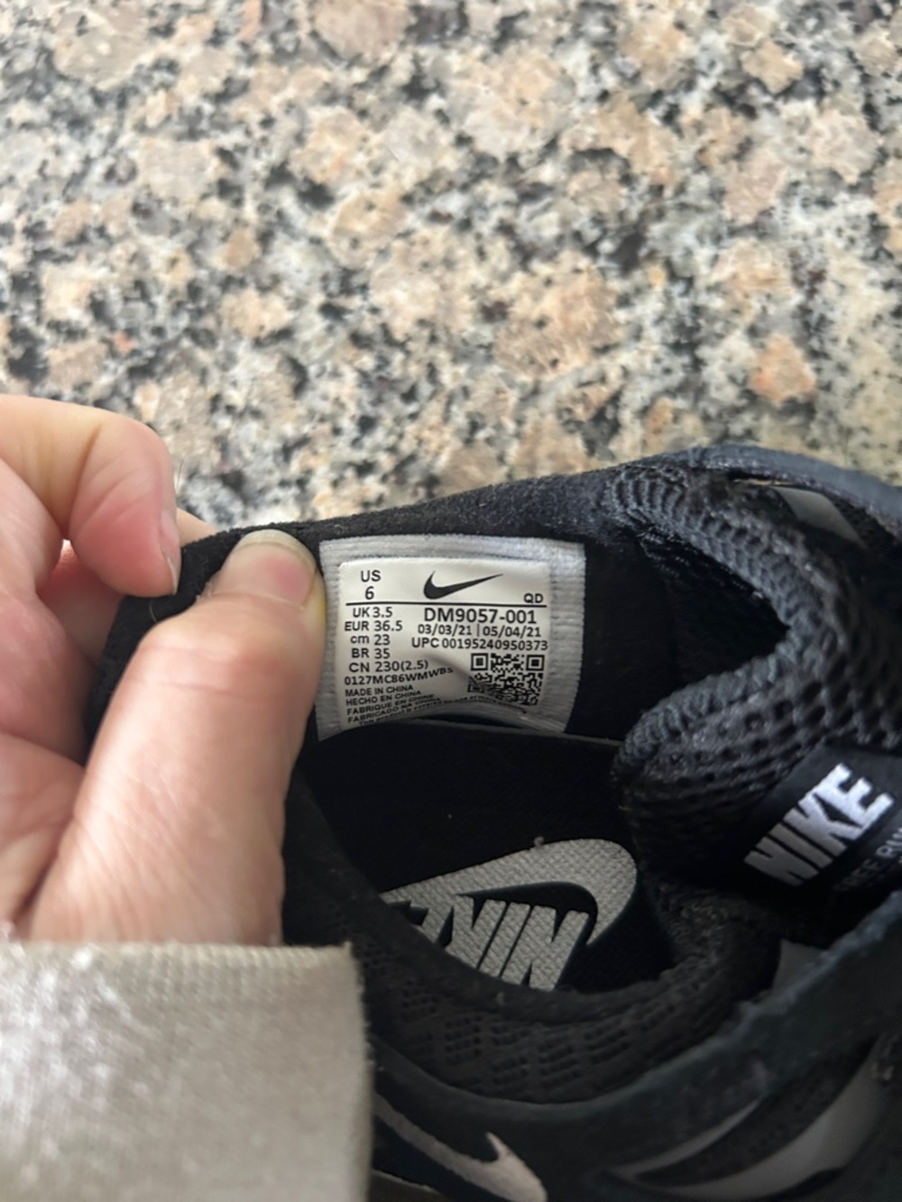 Nike Free Run 2 Women's Black Sneakers with White Soles - Picture 9 of 9